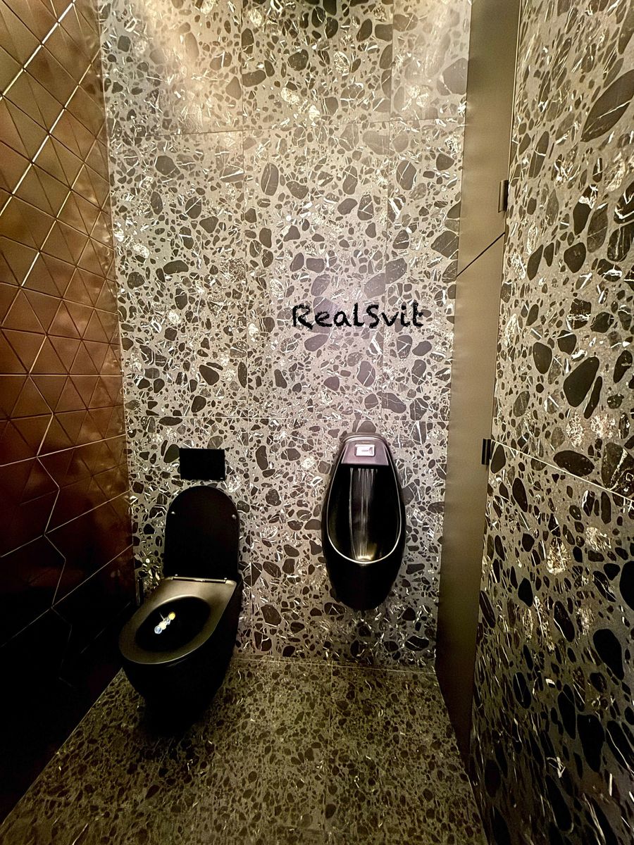 1835558510147625