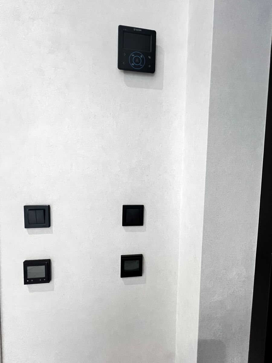 1835258549727628