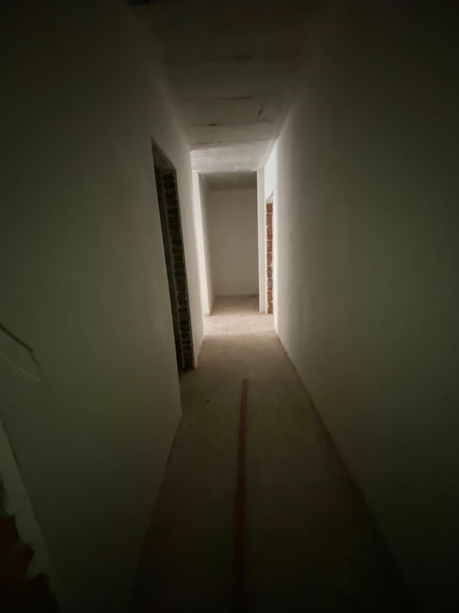 1831684767299629