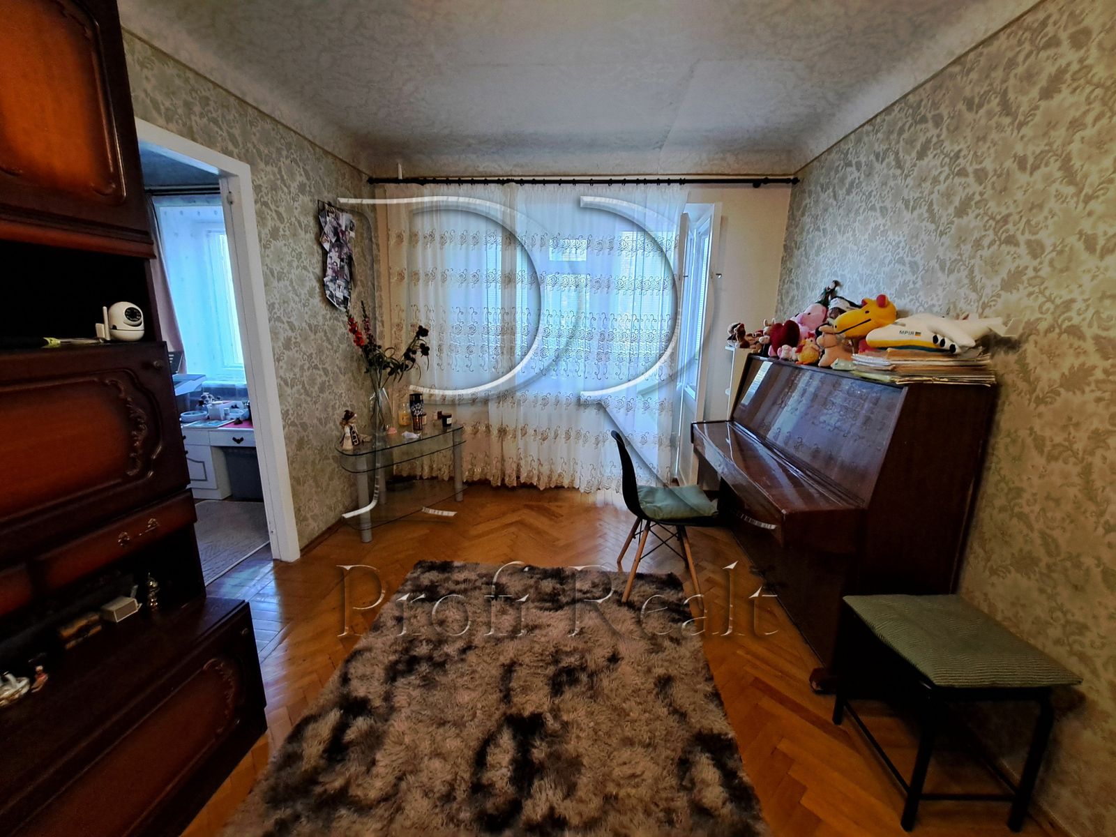 1831354958297633
