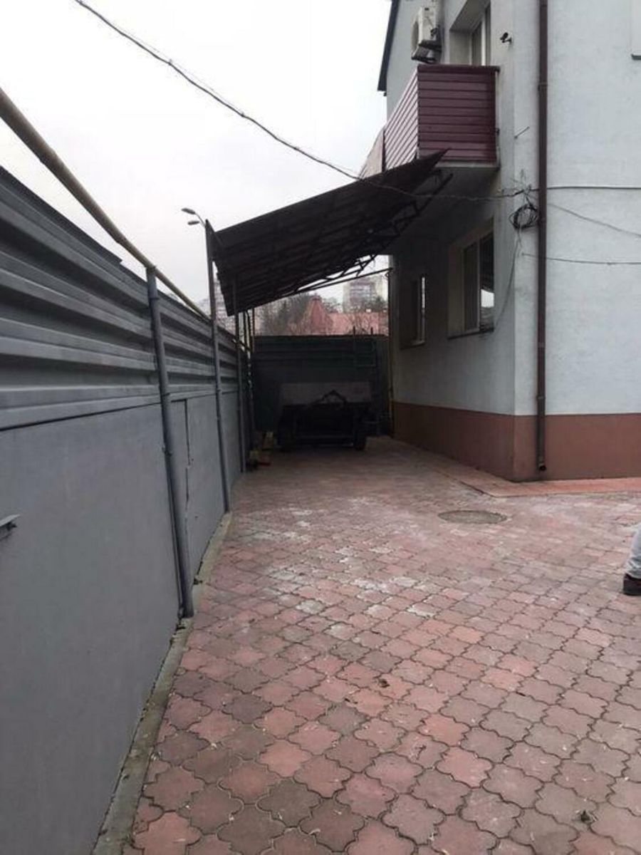 1837151631788636