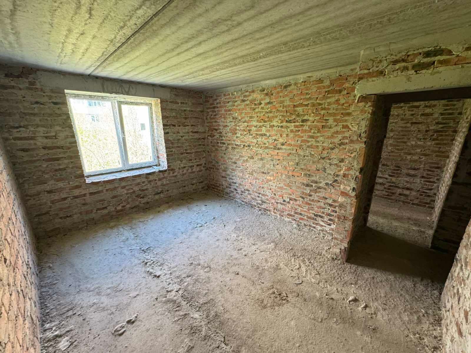 1832168437819638