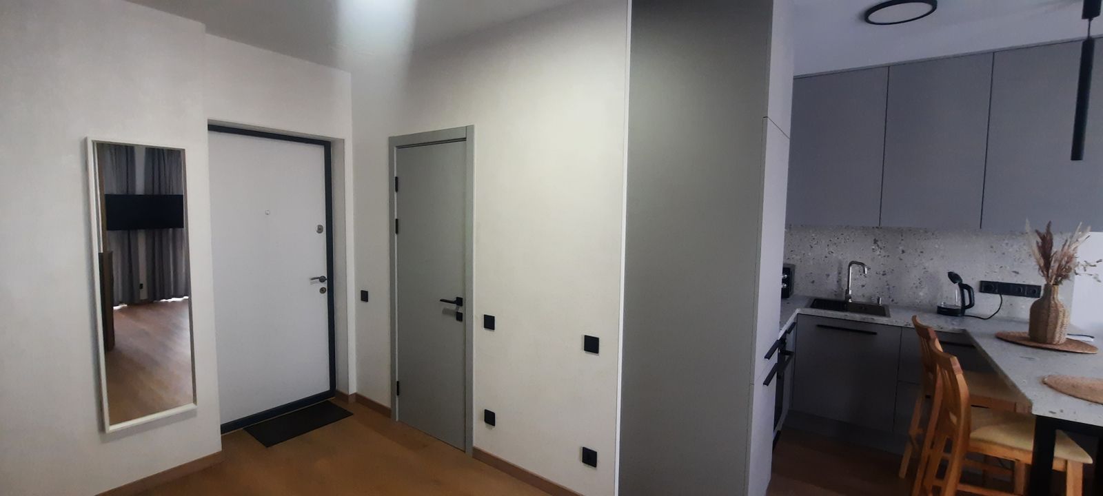 1834573906986638
