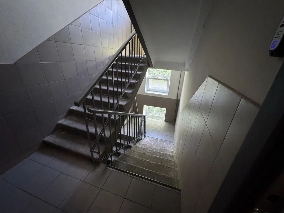 1832646607651645