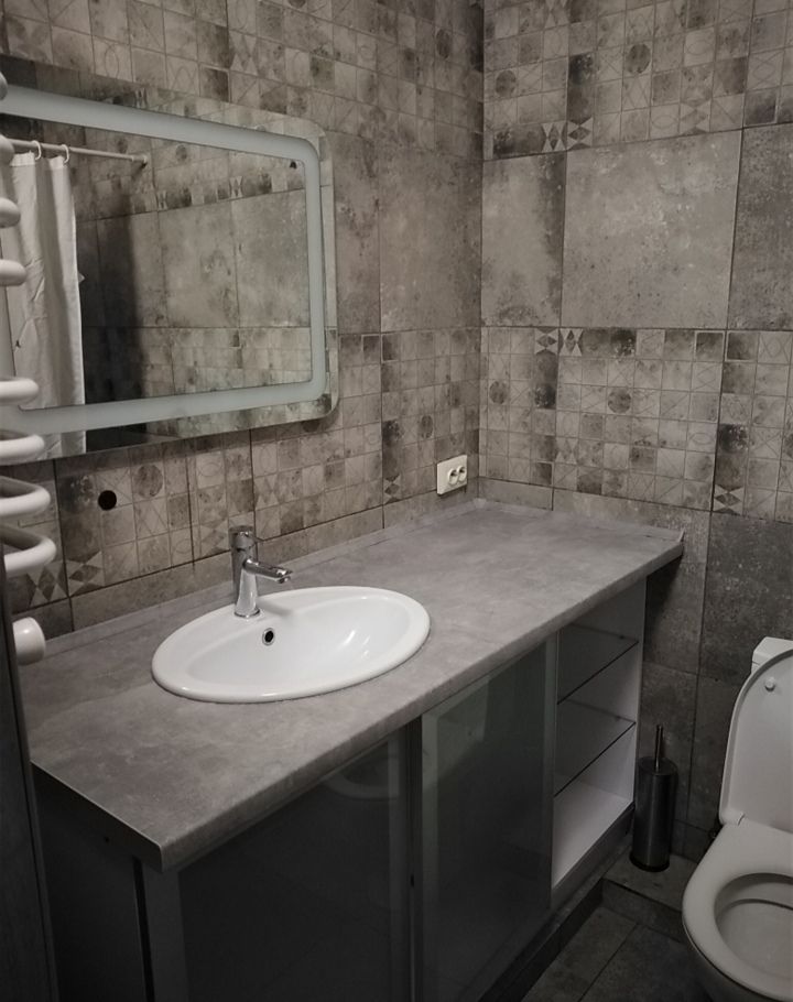 1833551439875648