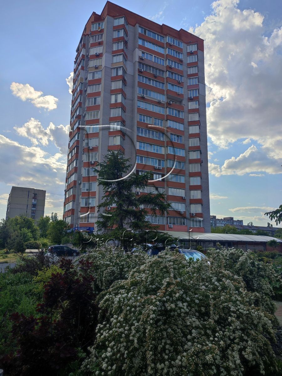 1832364044468649