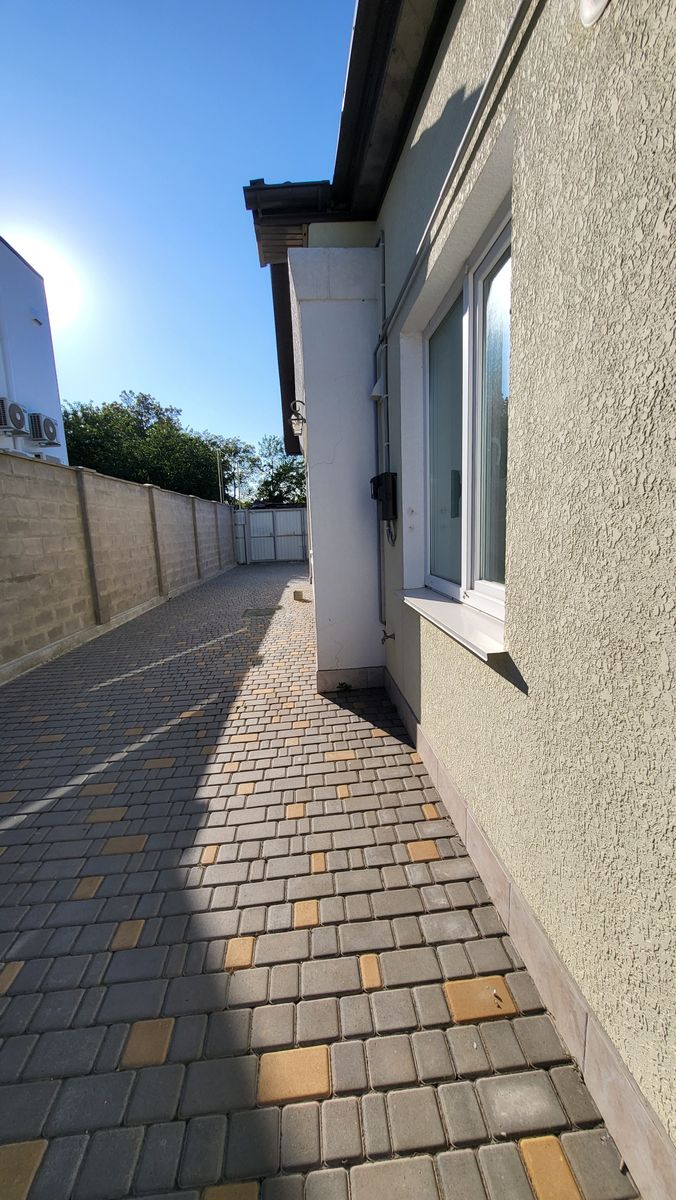 1833079321668065