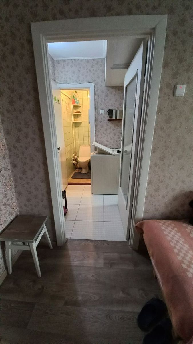 1834805436175065