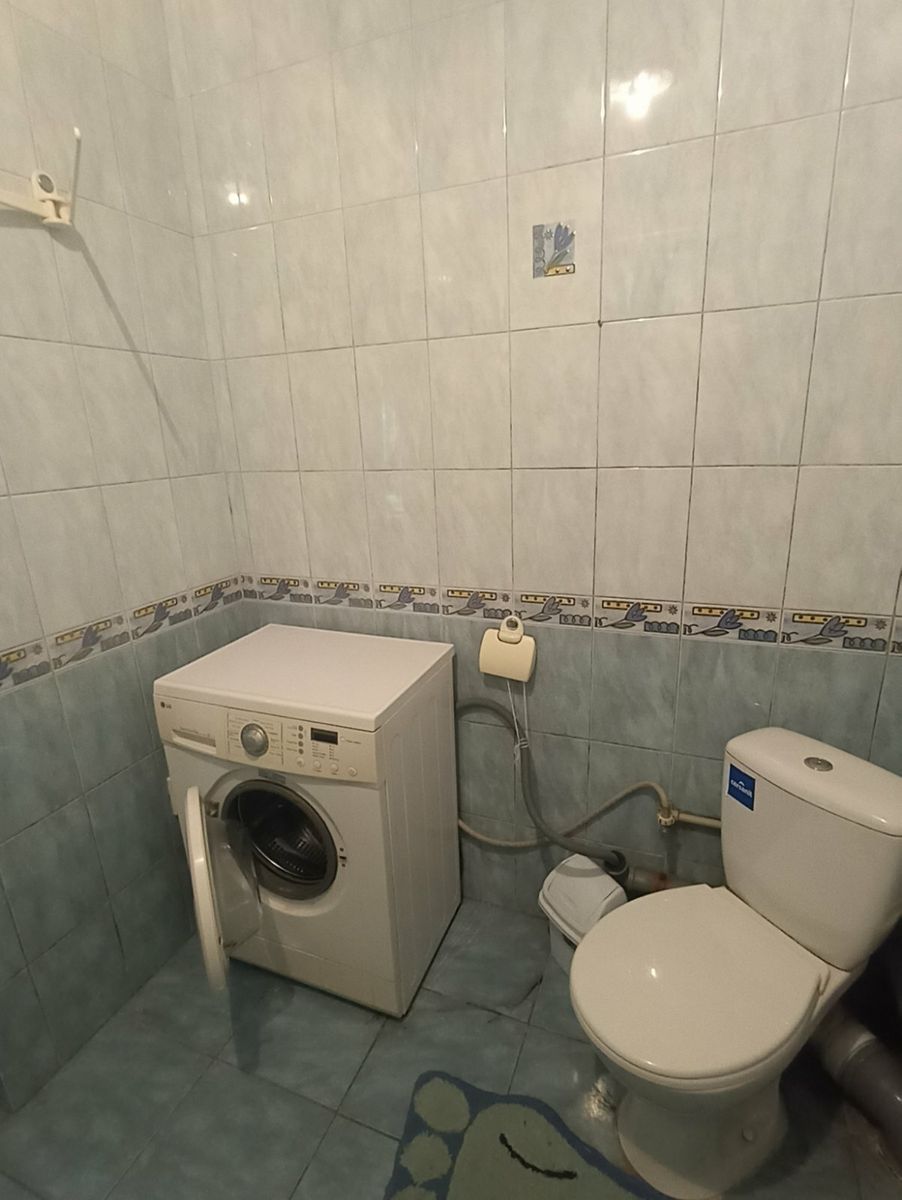 1832109797475650