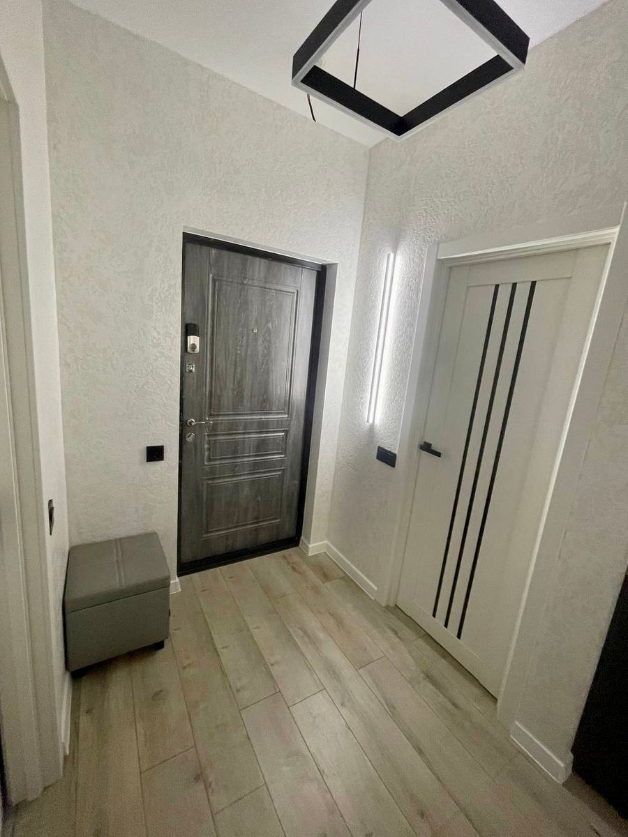 1831942273561653