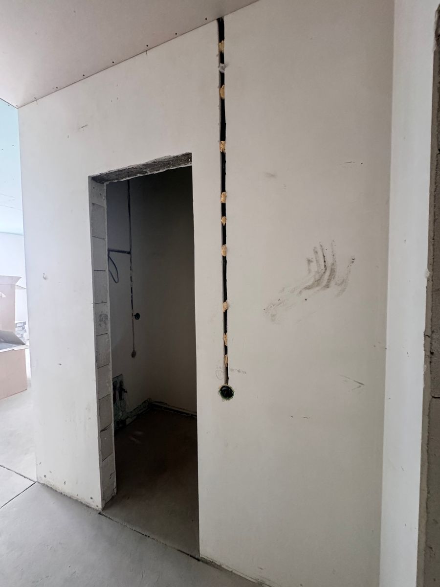 1837886825072656