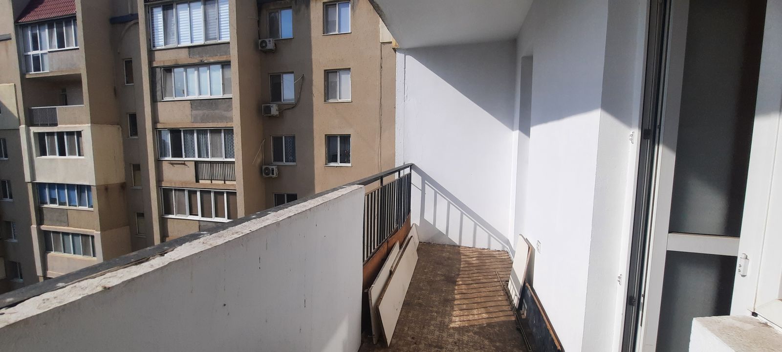 1835056984883657