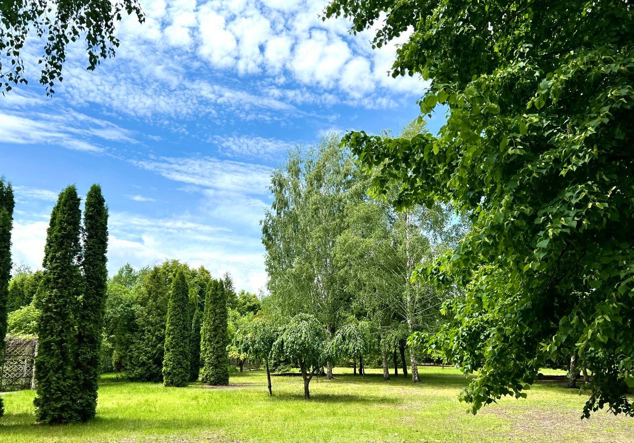 1833846138759066