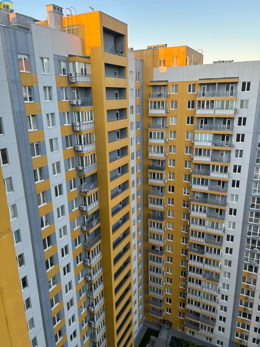 1837073651600066