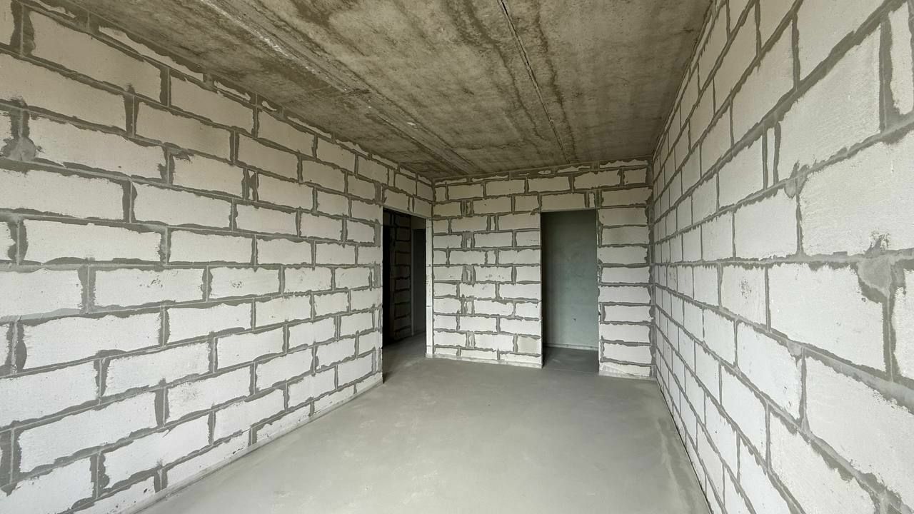 1837163671352066