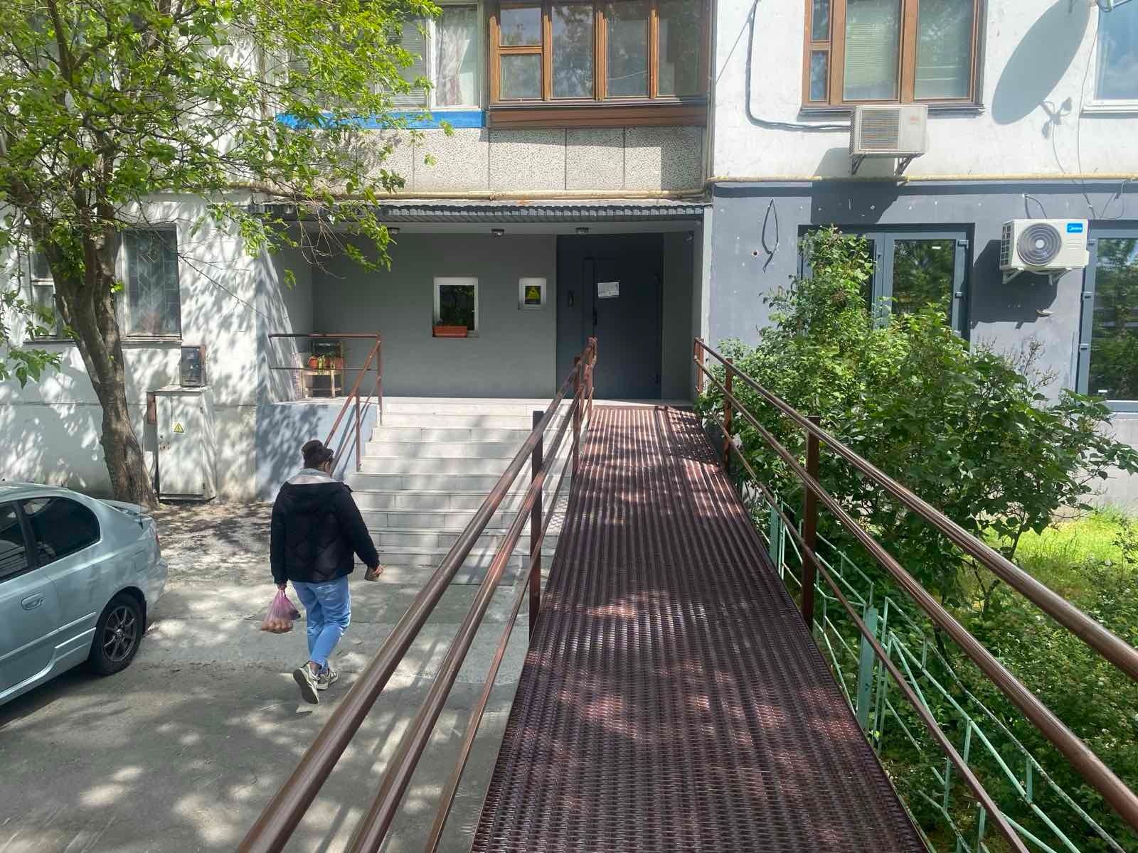 1832640705786663