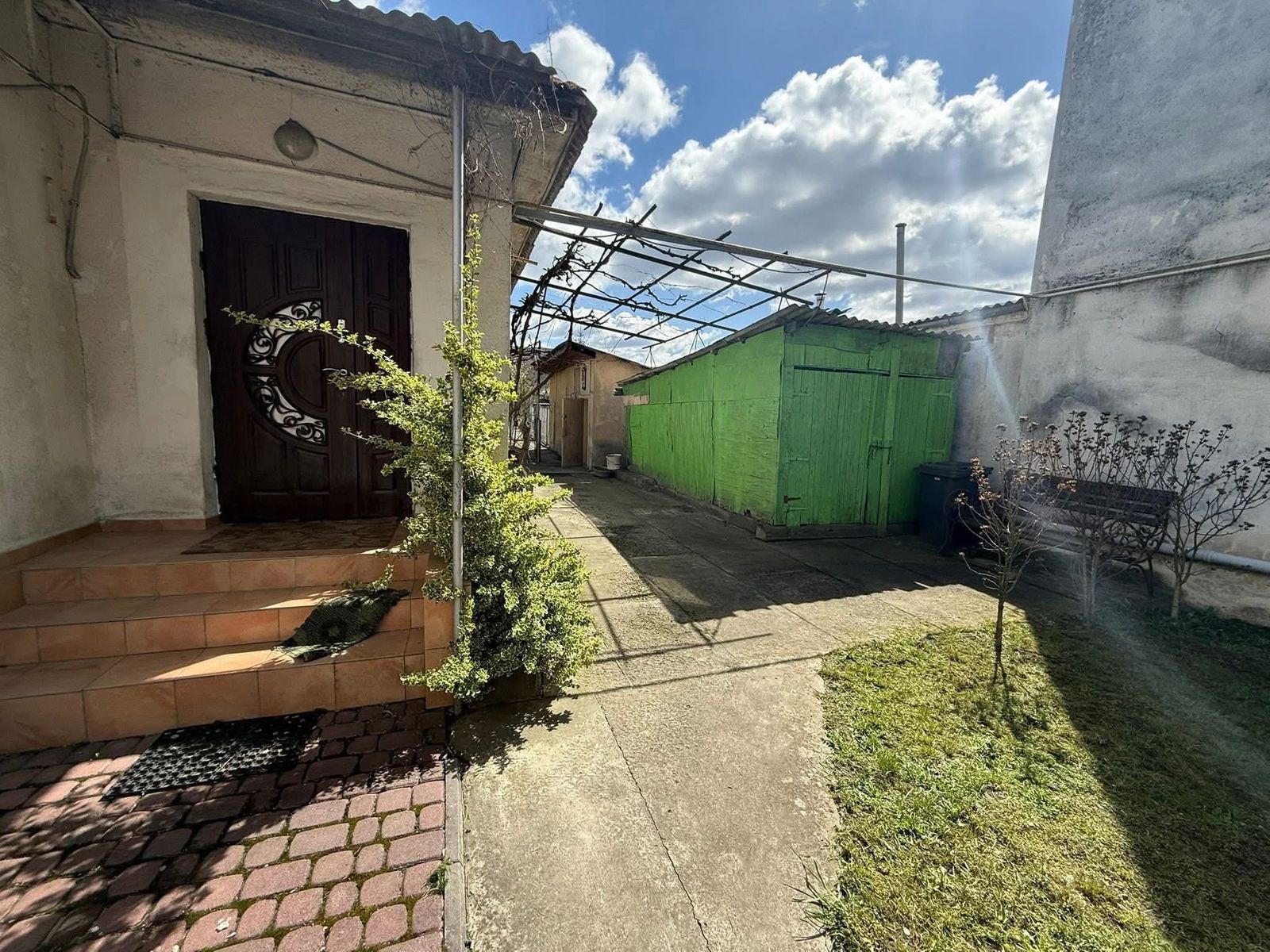 1836471400621663