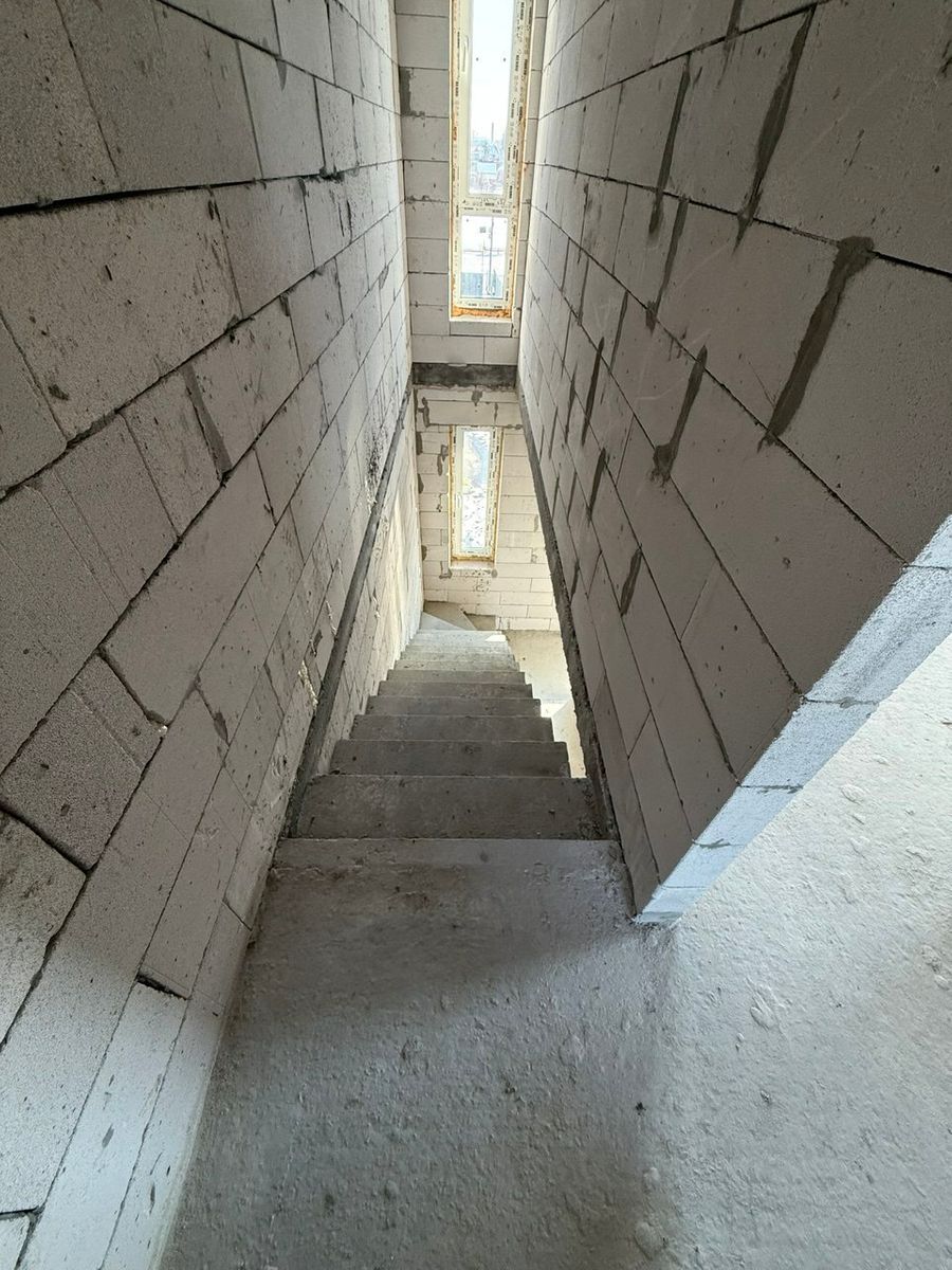 1835819118269667