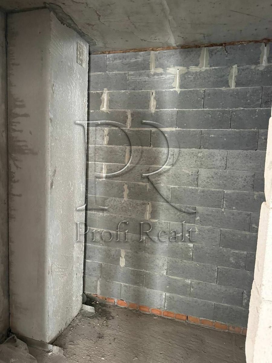 1832545152412668