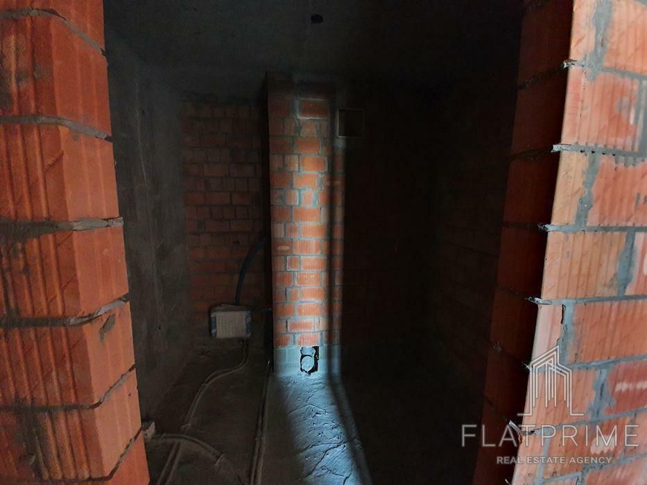 1833170604105067
