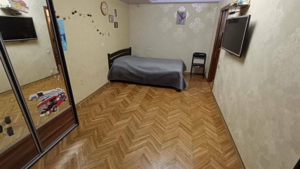 1810364678967671