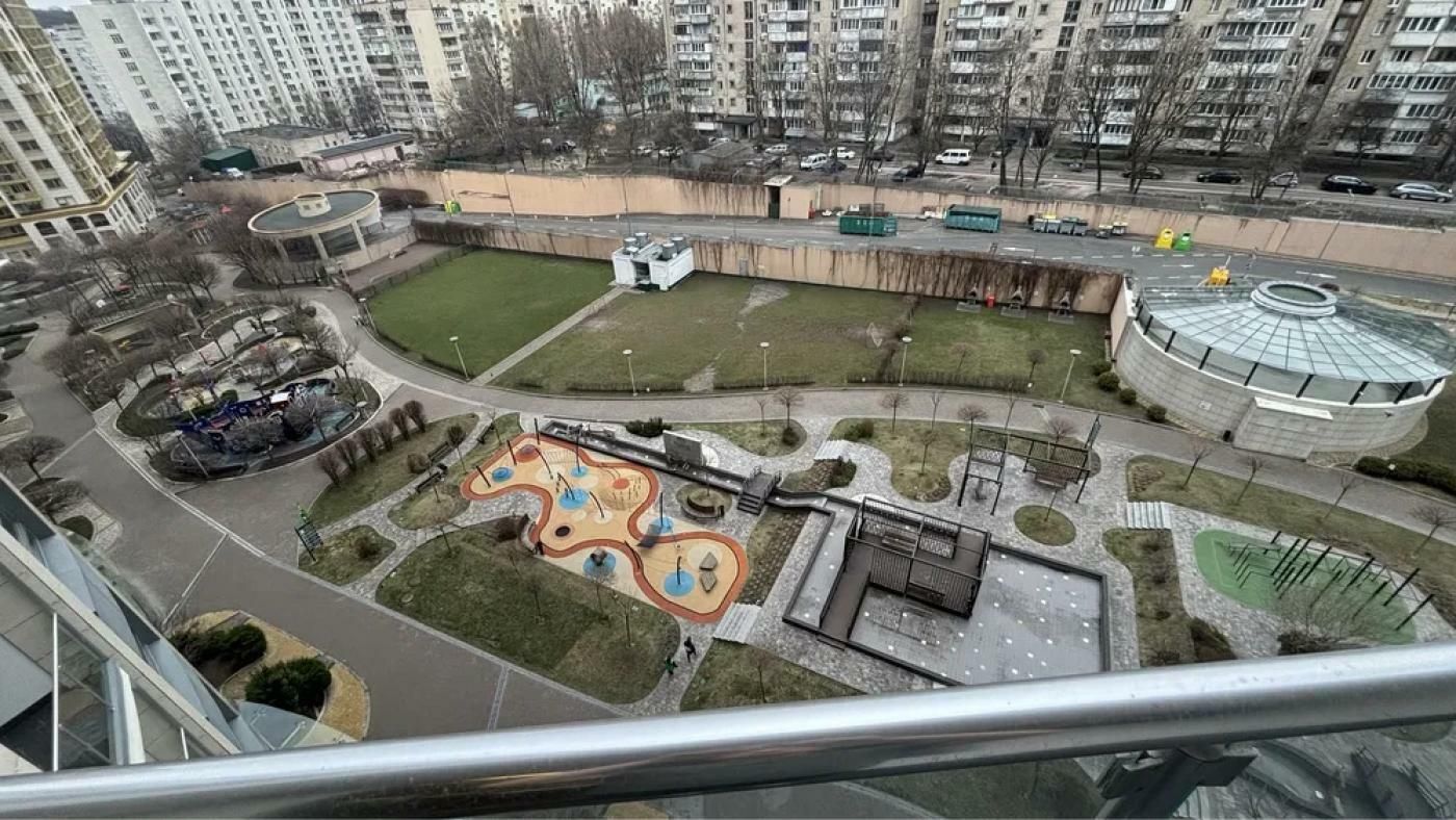 1829742967989672