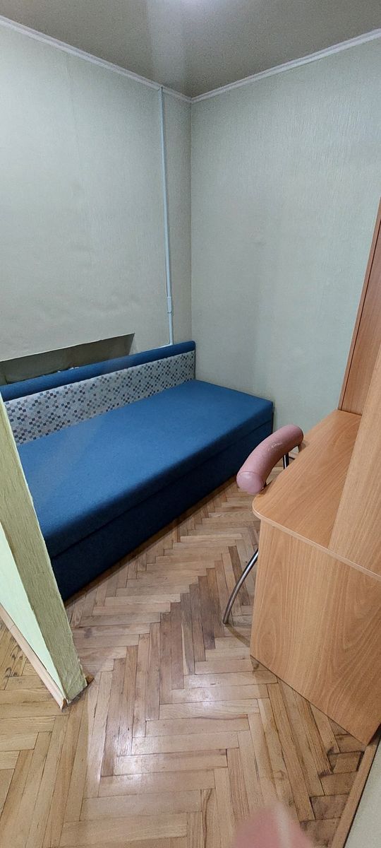 1831818265572672