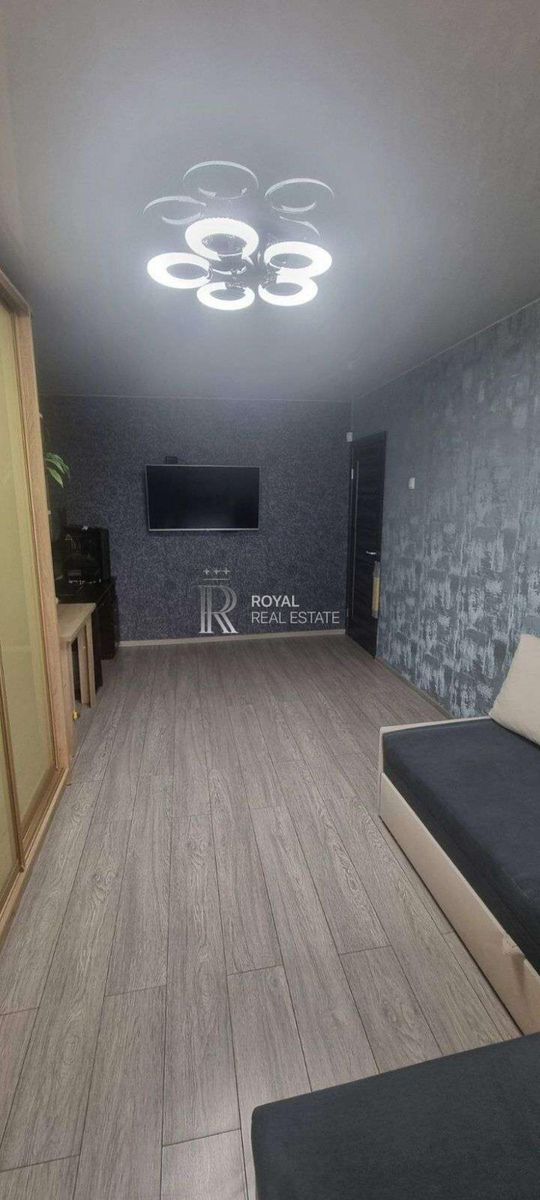 1840238792102672