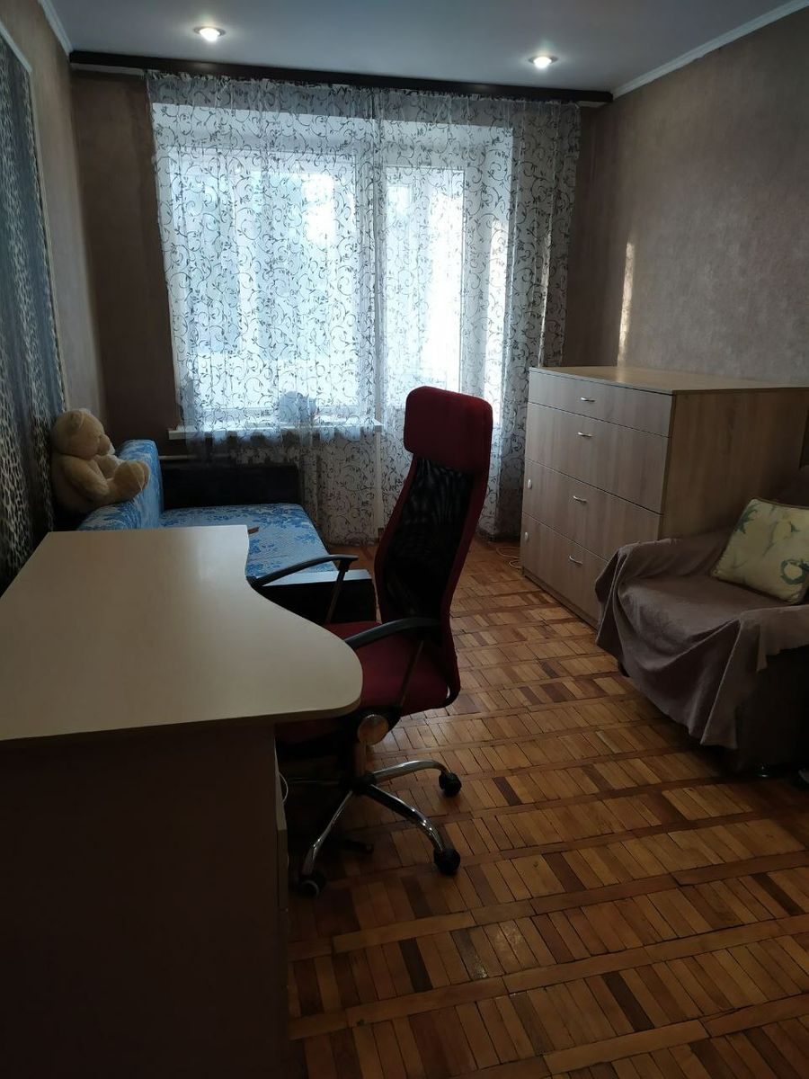 1786900758328673