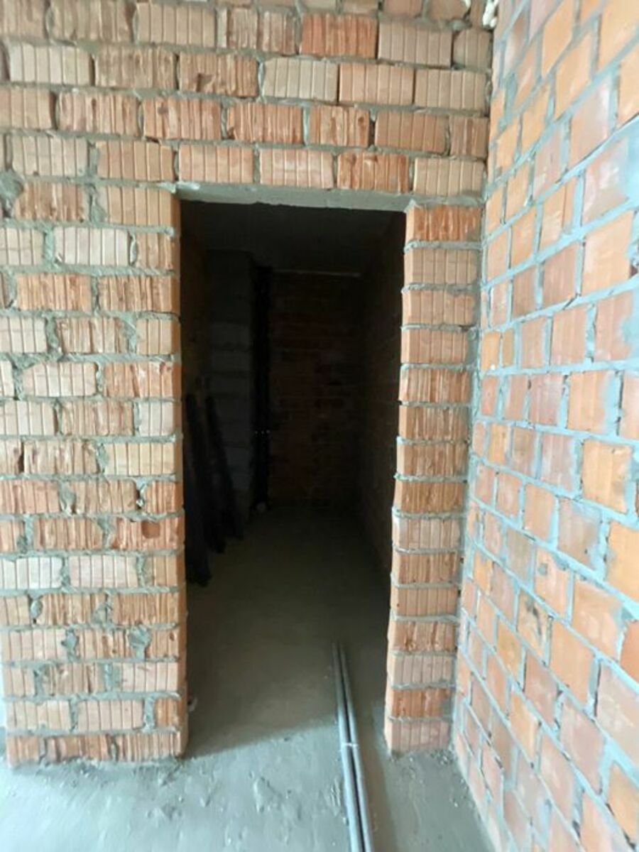 1832570222220673