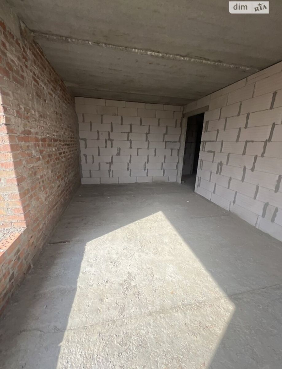 1832548164236675