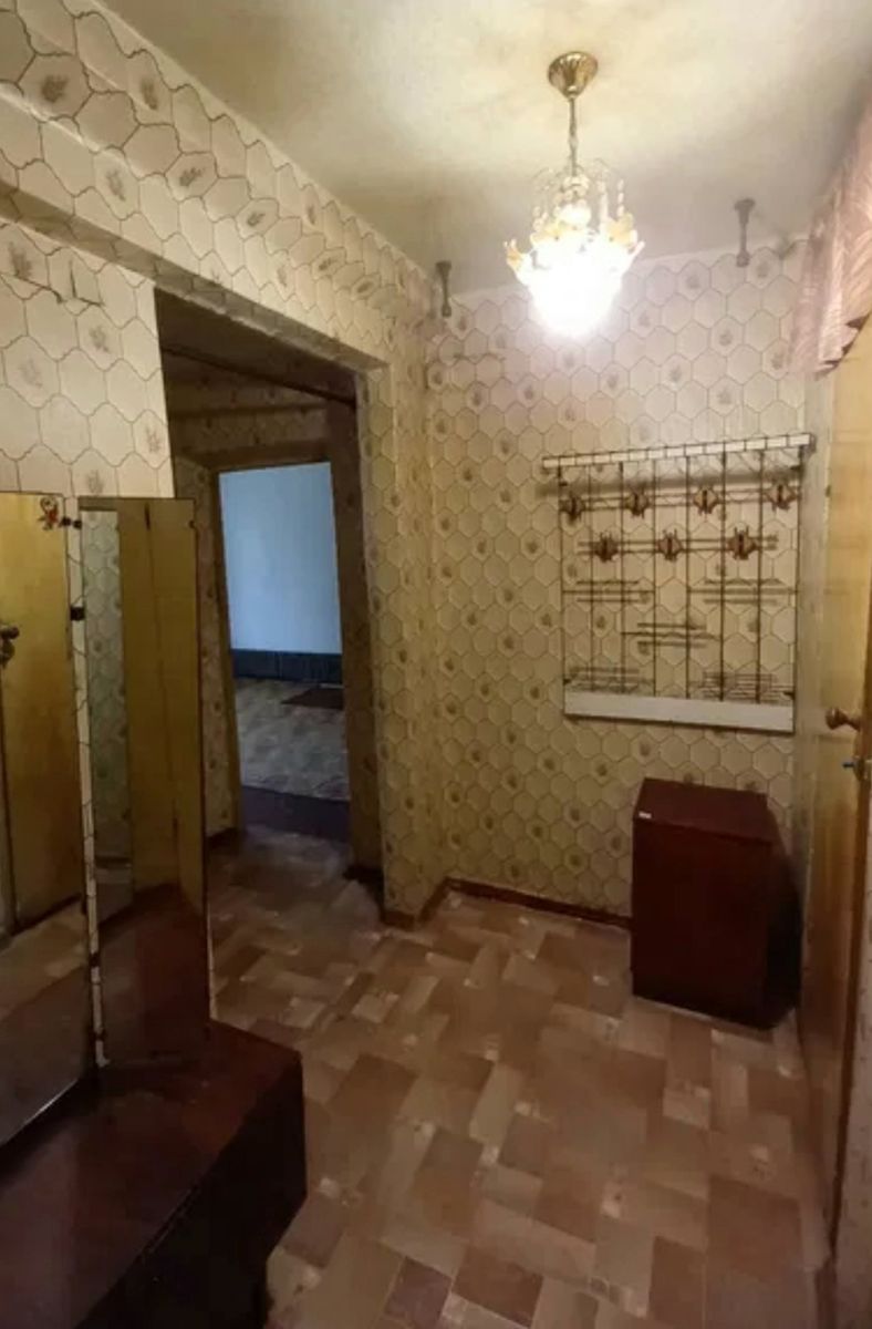 1835086381155675