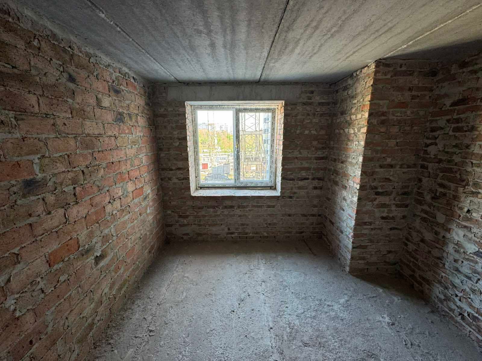 1832258615995676