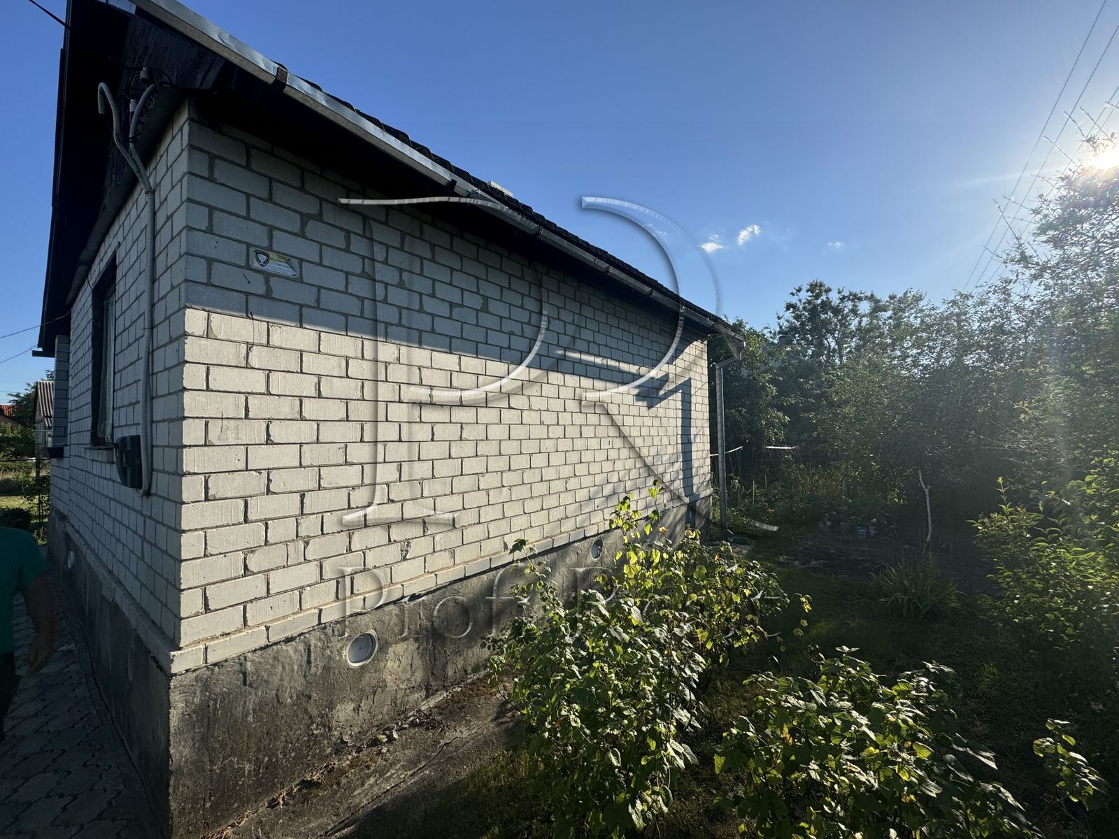 1839804556879677