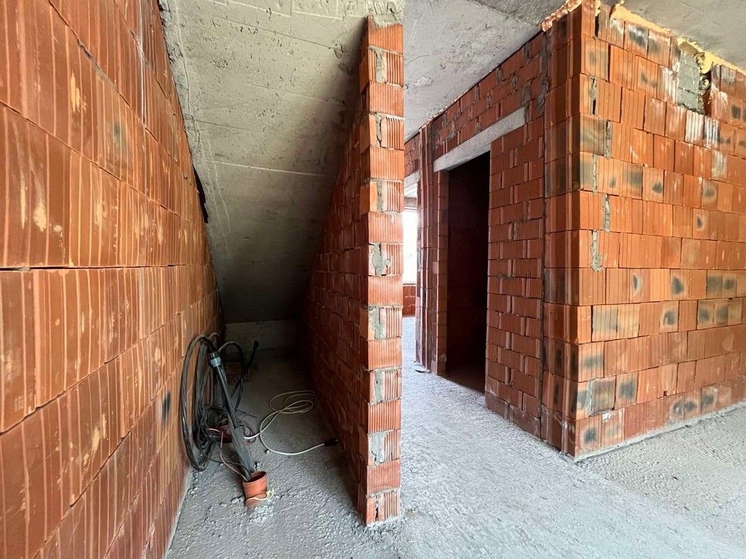 1839969131836677