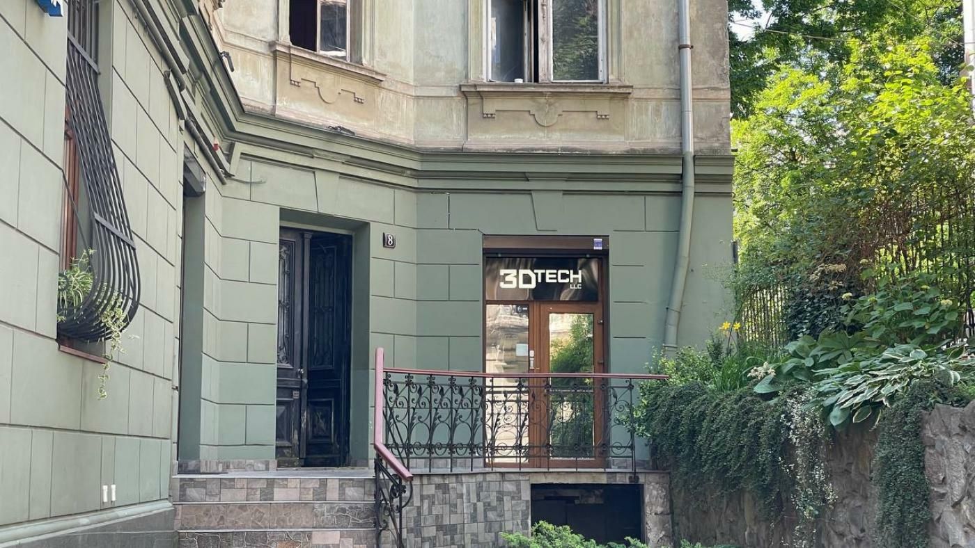 1835476595374678