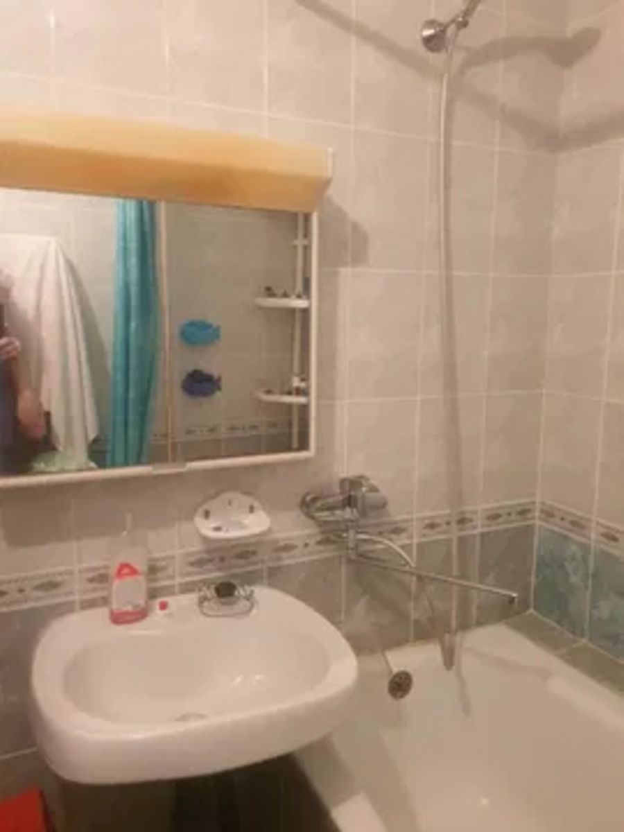 1825586453783068