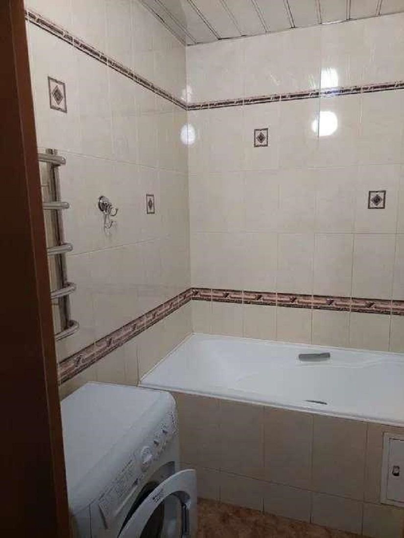 1835166048397681