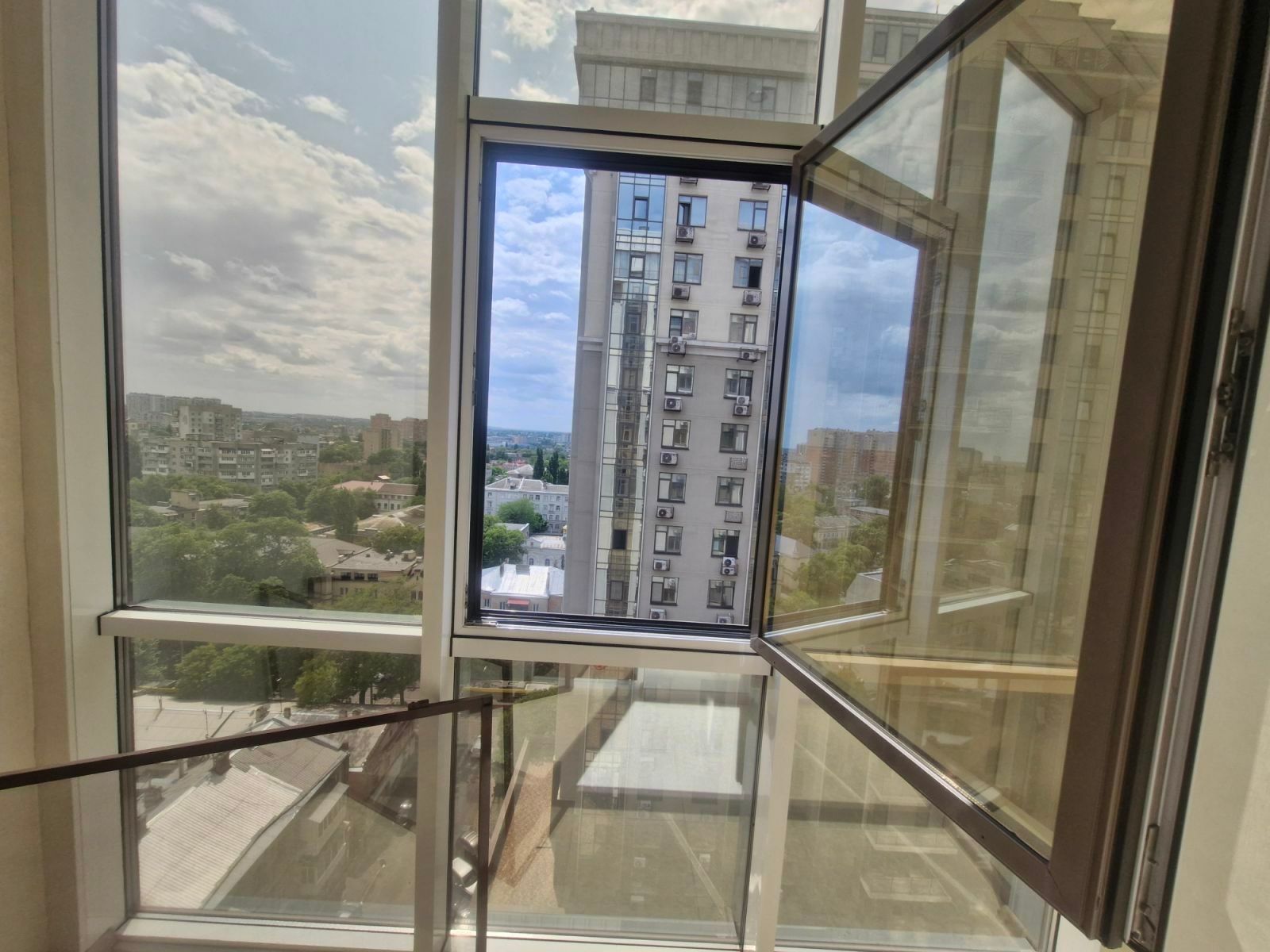 1835096350598685