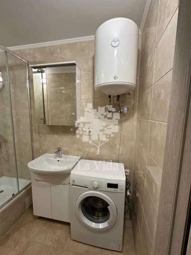 1832184469262687