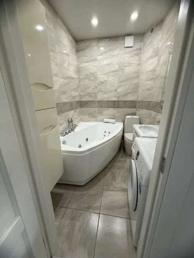 1836426699778688