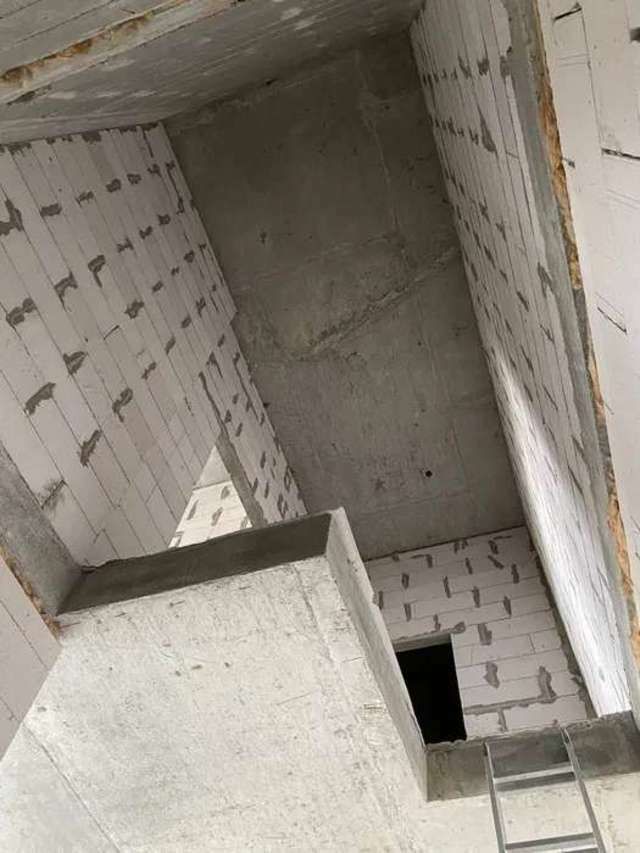1834447845858069