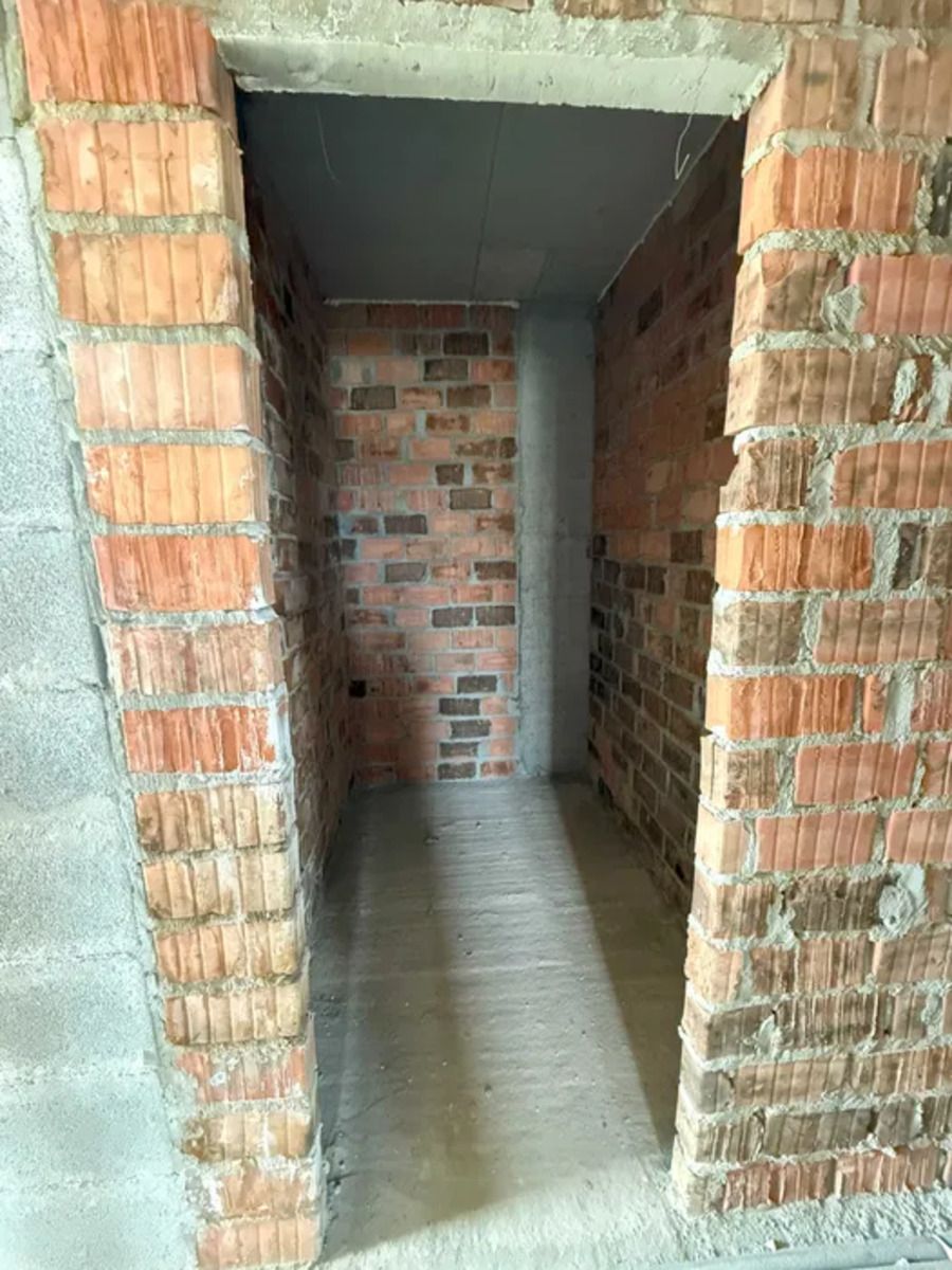1832090443842690