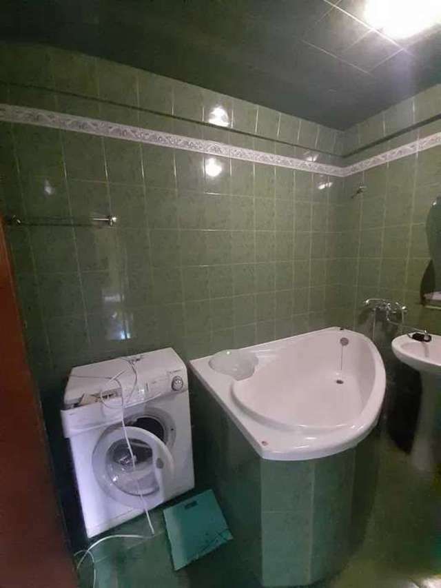 1832621439325692
