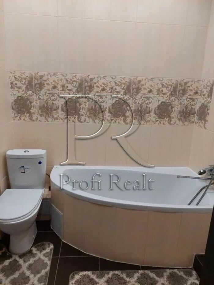 1832633713846693