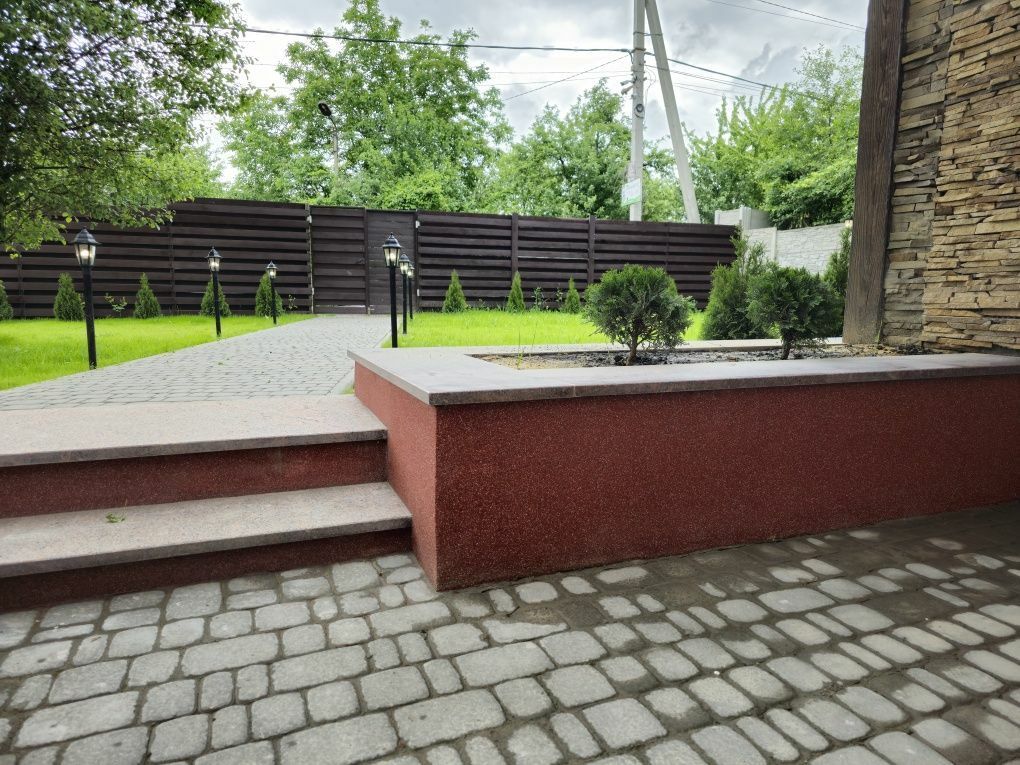 1832184981549694