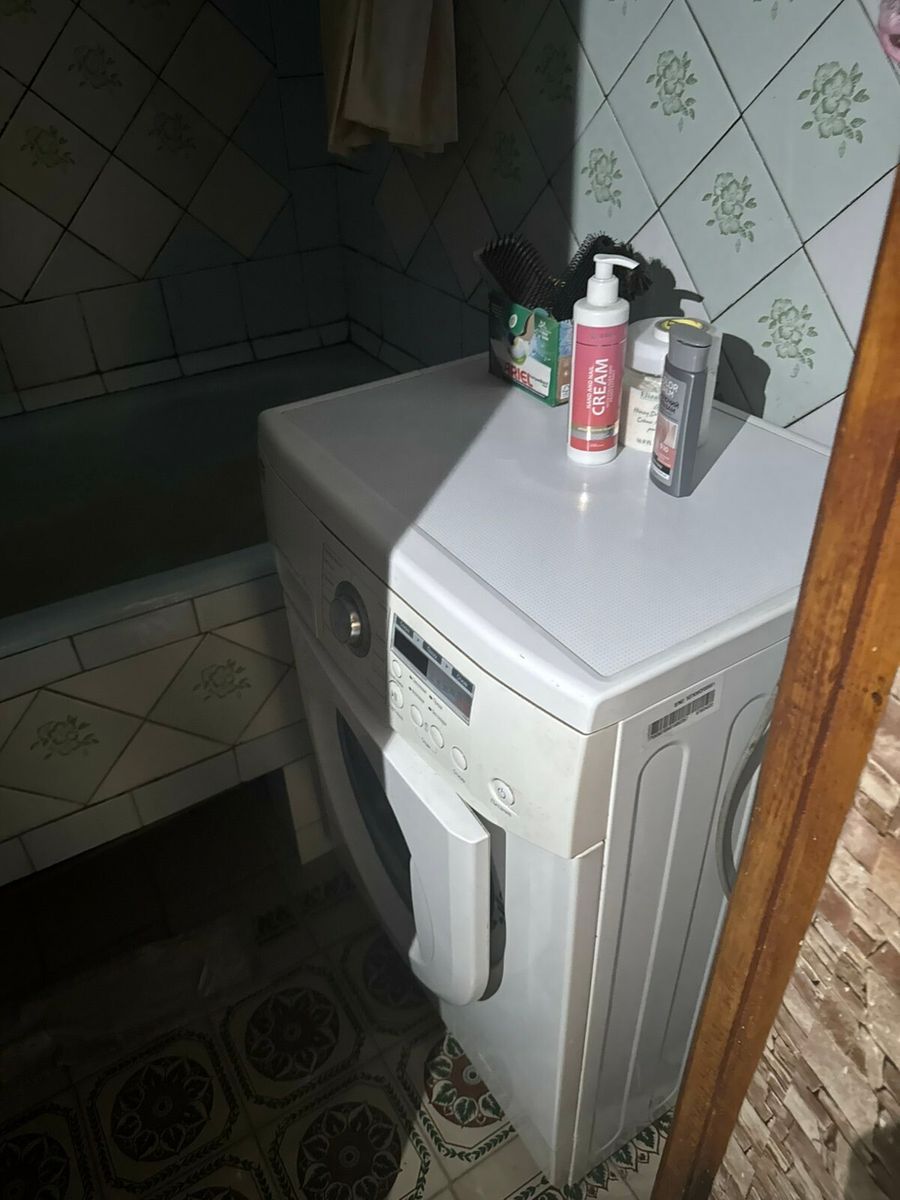 1832808696441694