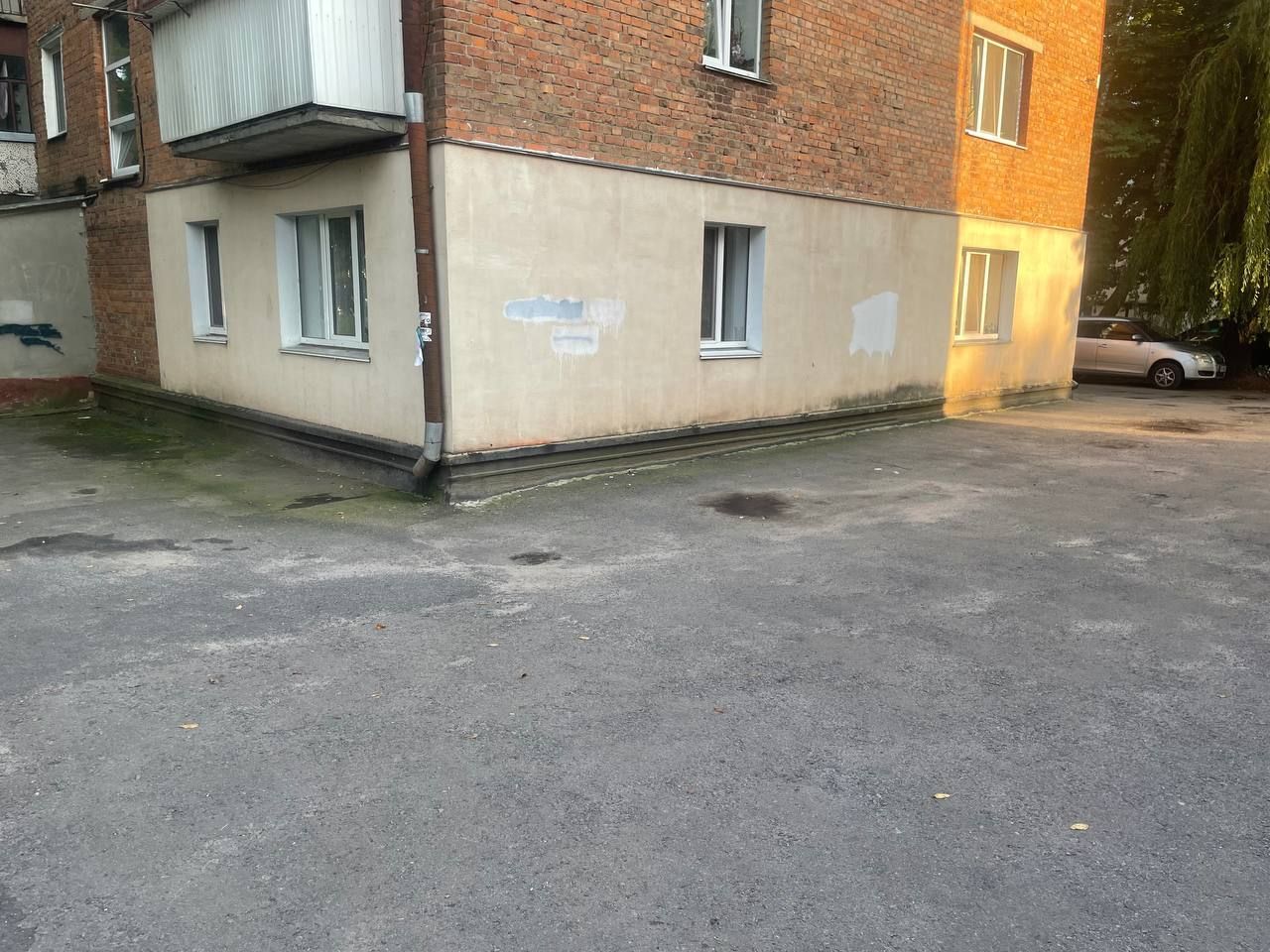 1839878106216696