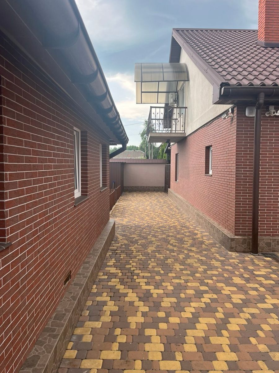 1834814223470697