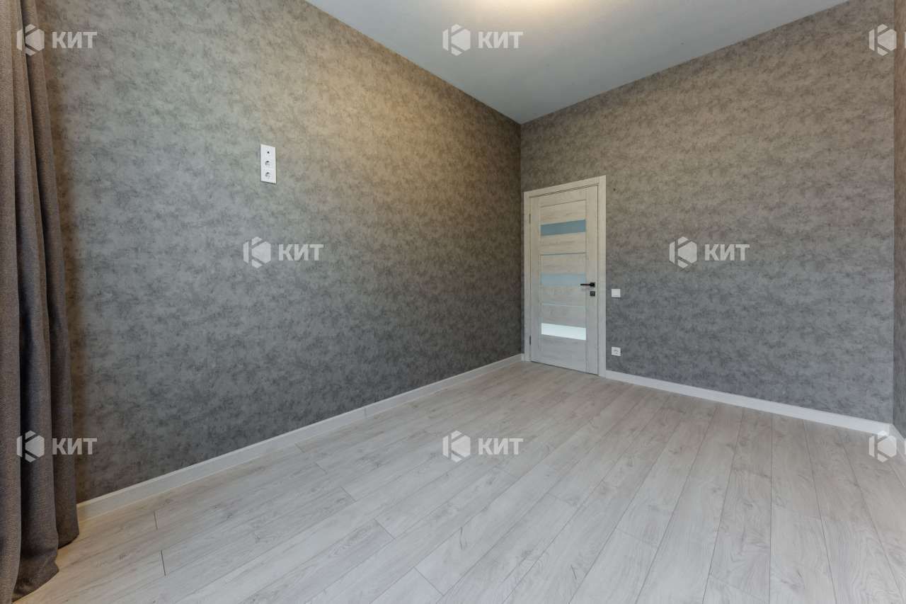 1833533421636698